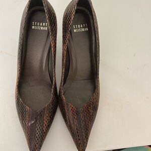 Snake skin Stuart Whitman. Brown kitten heel.